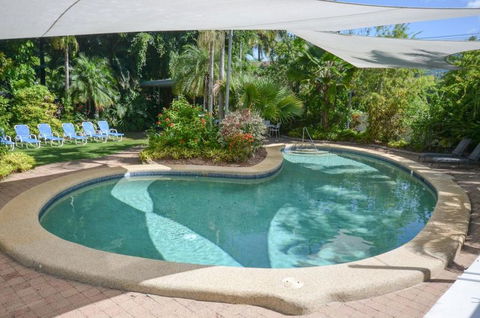 Roydon Beachfront Holiday Apartments - Holiday Cairns 6