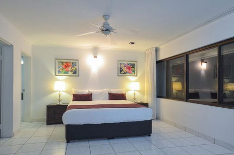 Roydon Beachfront Holiday Apartments - Holiday Cairns 7