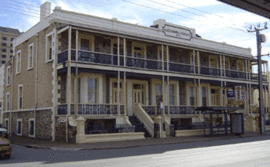 Glenelg Beach Hostel - Holiday Cairns