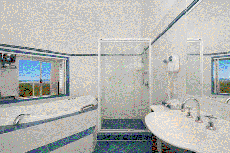 Eagle Heights Mountain Resort - Holiday Cairns 1