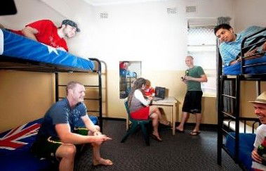 Maze Backpackers And Cb Hotel - Holiday Cairns 0