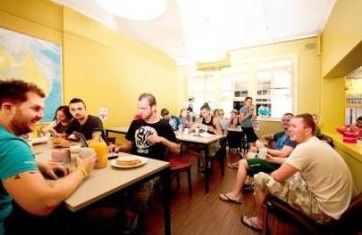 Maze Backpackers And Cb Hotel - Holiday Cairns 2