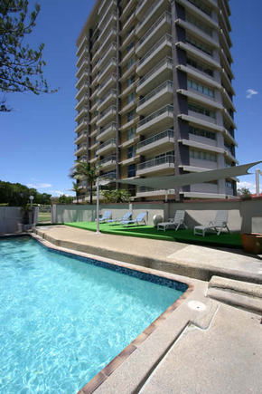 Narrowneck Court - Holiday Cairns 0