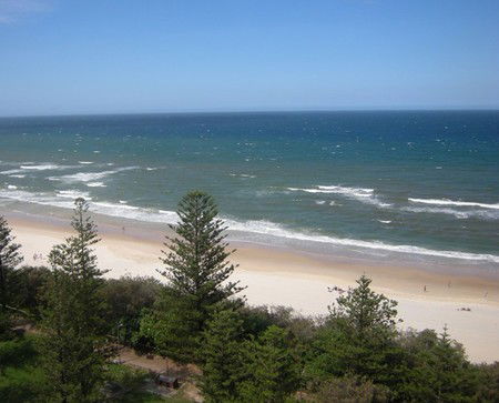 Pacific Regis Beachfront Apartments - Holiday Cairns 0