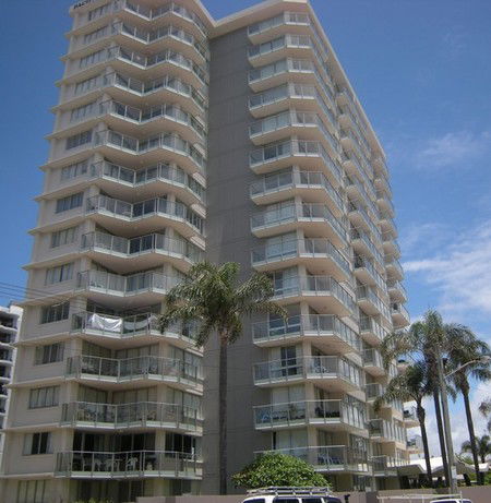 Pacific Regis Beachfront Apartments - Holiday Cairns 1
