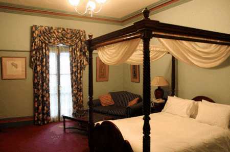 The Yarra Glen Grand Hotel - Holiday Cairns