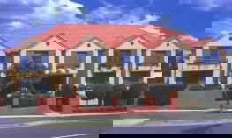 Albion Manor Apartments And Motel - Holiday Cairns 2