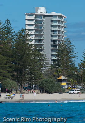 Pacific Regis Beachfront Apartments - Holiday Cairns 4