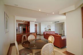 181 The Esplanade - Holiday Cairns 4