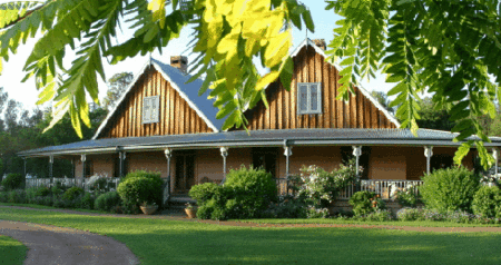 Carriages Country House - Holiday Cairns