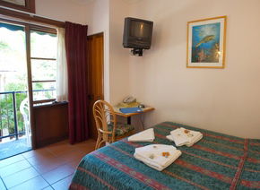 Manly Lodge Boutique Hotel - Holiday Cairns 4