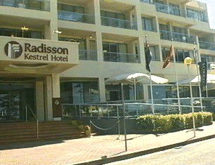 Radisson Kestrel Hotel On Manly Beach - Holiday Cairns 1