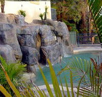 Crusoes Holiday Apartments - Holiday Cairns