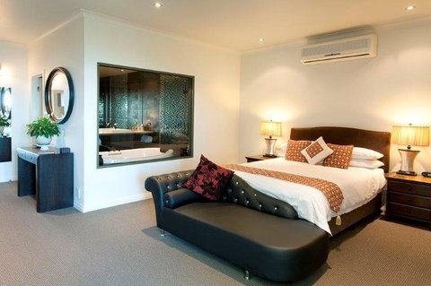 Arthurs Views - Bed & Breakfast Retreat - Holiday Cairns 1