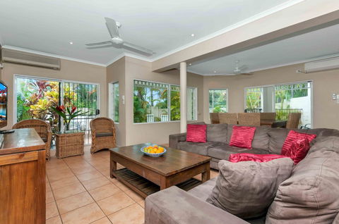 The Villas Palm Cove - Holiday Cairns 0