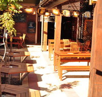 Brecknock Hotel - Holiday Cairns