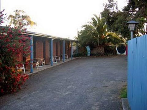 La Cochon Rose Motel & Art Gallery - Holiday Cairns 0