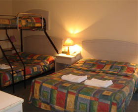 Rainbow Gardens Motel - Holiday Cairns 0