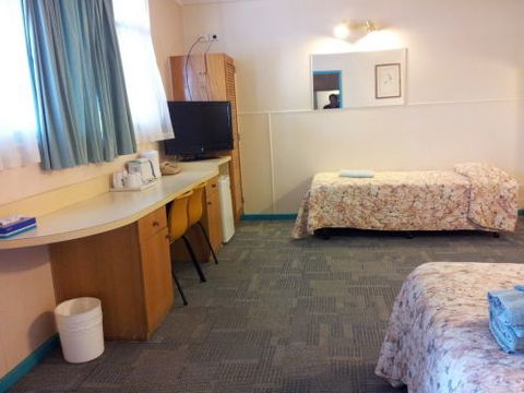 Charlton Motel - Holiday Cairns 1