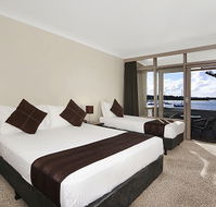 Waters Edge Country Comfort - Holiday Cairns