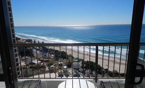 Surfers International Resort - Holiday Cairns 1