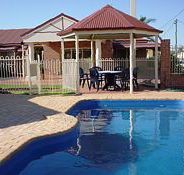 Roma Mid Town Motor Inn - Holiday Cairns