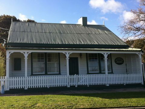 Ben Hyron's Cottage - Holiday Cairns 0