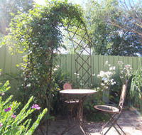 Robyn's Nest Country Cottages - Holiday Cairns