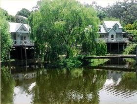 Paradise Gardens Cottages & Bed And Breakfast - Holiday Cairns 0