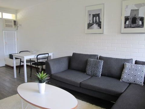 Staywest Apartments - Holiday Cairns 5