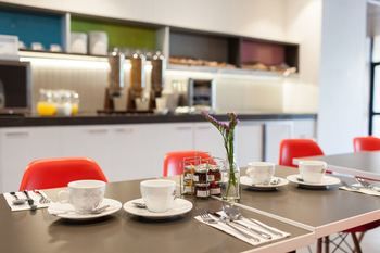 Abode By Easystay - Holiday Cairns 24
