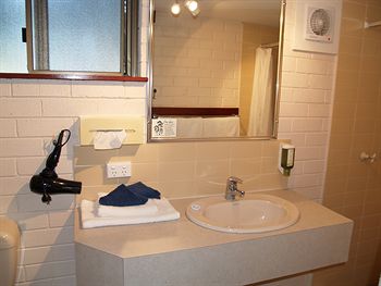 Pigeon House Motor Inn - Holiday Cairns 10