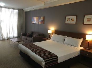APX Darling Harbour - Holiday Cairns 1