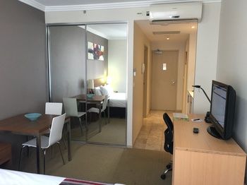 APX Darling Harbour - Holiday Cairns 2