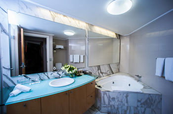 Pullman Quay Grand Sydney Harbour - Holiday Cairns 4