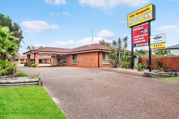 Lake Macquarie Motor Inn - Holiday Cairns 0
