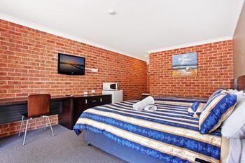 Lake Macquarie Motor Inn - Holiday Cairns 7