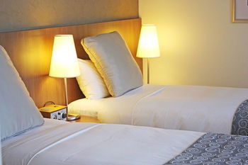 Hotel Urban St Leonards - Holiday Cairns 7