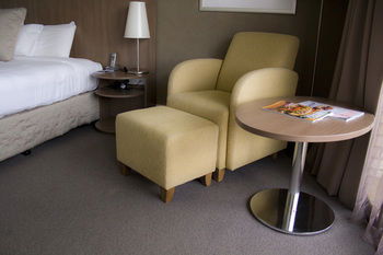 Hotel Urban St Leonards - Holiday Cairns 8
