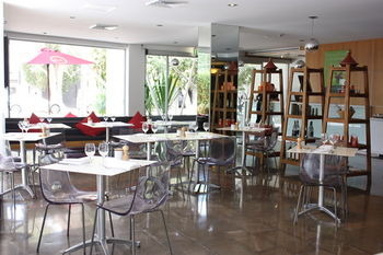 Hotel Urban St Leonards - Holiday Cairns 15