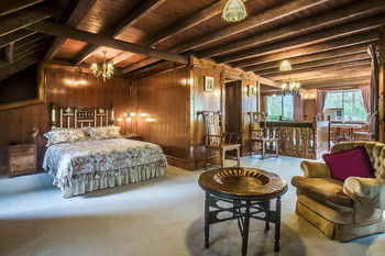 A Camelot Tower & Penthouse - Holiday Cairns 36