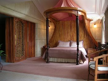 A Camelot Tower & Penthouse - Holiday Cairns 0
