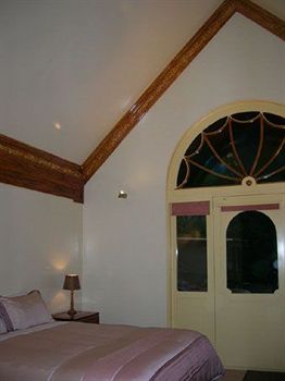 A Camelot Tower & Penthouse - Holiday Cairns 8