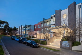 Apartments @ Glen Waverley - Holiday Cairns 2