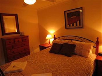 Barrington Wilderness Cedar Lodge Accommodation - Holiday Cairns 1