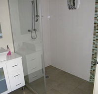 DeaposVine Escape - Holiday Cairns