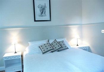 A Room With A View Bed & Breakfast - Holiday Cairns 0
