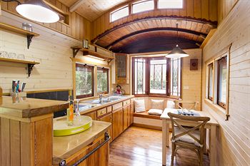 Glass House Mountains Ecolodge - Holiday Cairns 13