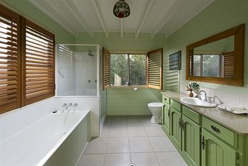 Glass House Mountains Ecolodge - Holiday Cairns 21