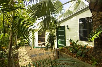 Glass House Mountains Ecolodge - Holiday Cairns 25